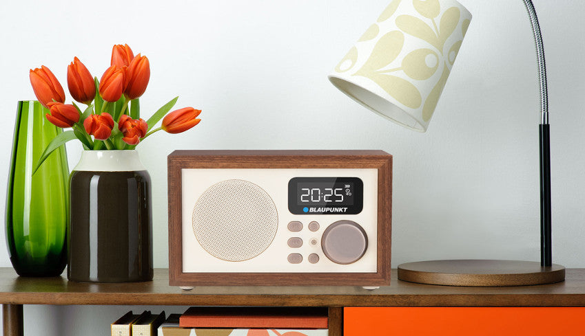 Radio en bois radio-réveil FM USB 2.0/SD/AUC HR5BR Blaupunkt