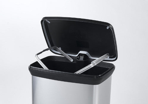 Poubelle CURVER capacité 50L couleur argent avec pédale
