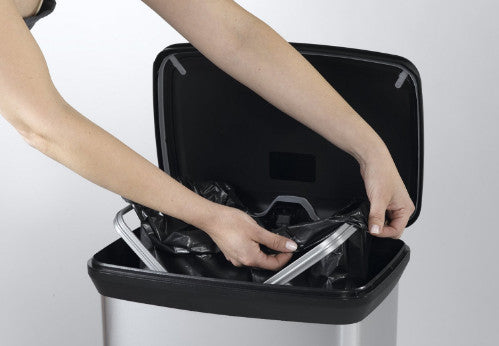 Poubelle CURVER capacité 50L couleur argent avec pédale