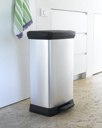 Poubelle CURVER capacité 50L couleur argent avec pédale