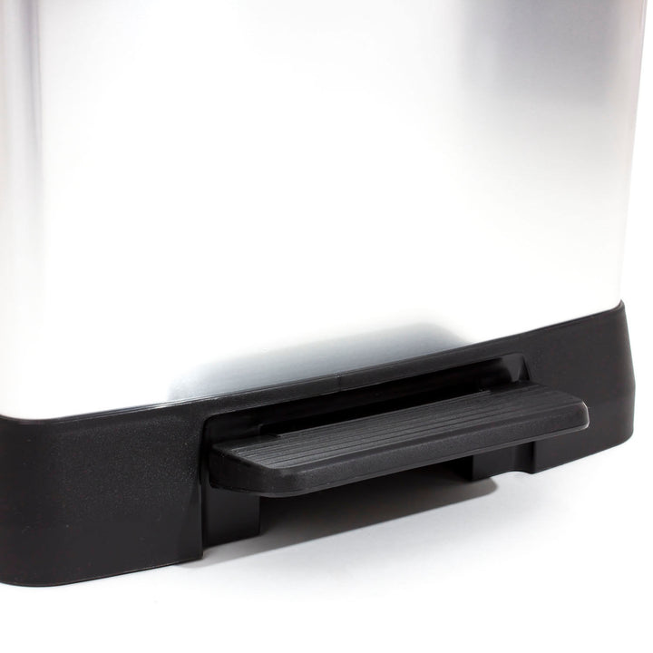 Poubelle CURVER capacité 50L couleur argent avec pédale