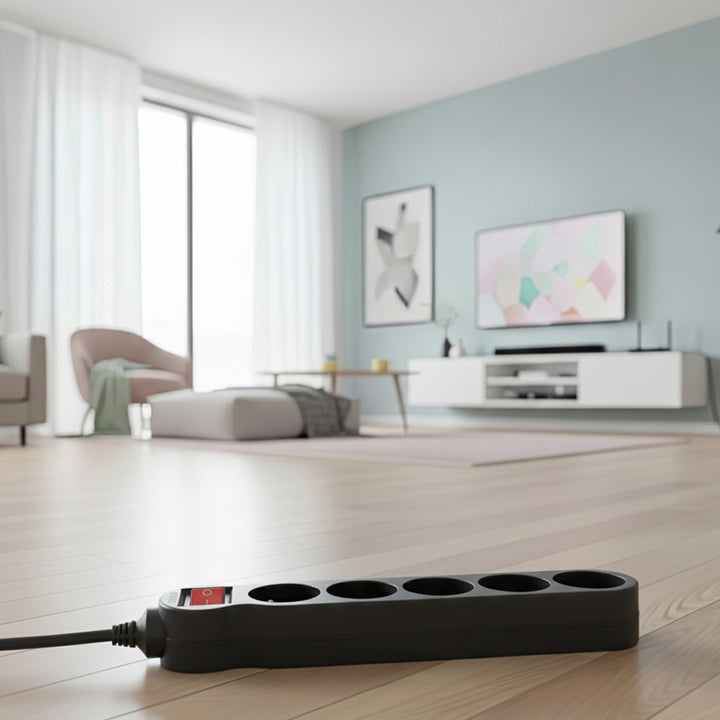 Stekkerdoos met 5 stopcontacten, schakelaar, aarde, 1,4 m snoer met kinderbeveiliging Maclean Energy MCE183 2300W