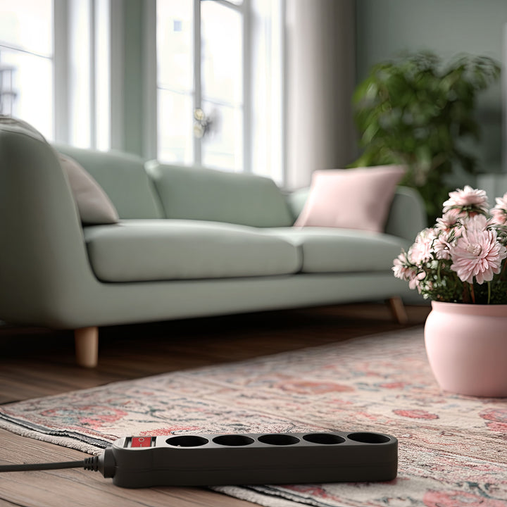 Stekkerdoos met 5 stopcontacten, schakelaar, aarde, 1,4 m snoer met kinderbeveiliging Maclean Energy MCE183 2300W