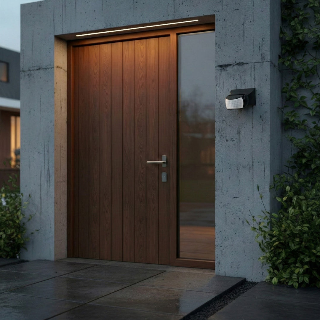 Moderne PIR infrarood bewegingsmelder Maclean Energy MCE201B bereik 12m zwart IP65