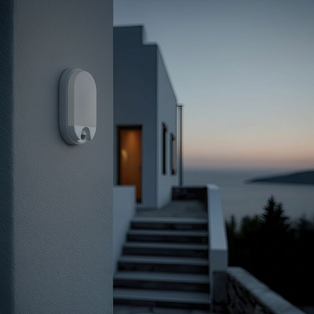 Lampe LED avec détecteur de mouvement infrarouge 1100lm 15W IP54 blanc Maclean MCE340 W