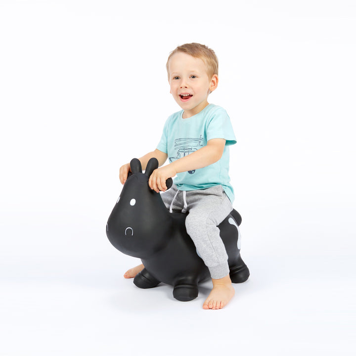 Pull en caoutchouc Hoppimals Black Cow - un plaisir énorme et unique de sauter