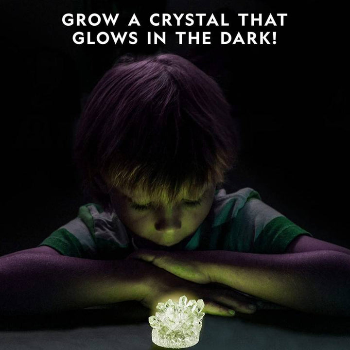 National Geographic - Un laboratoire pour faire pousser un cristal phosphorescent