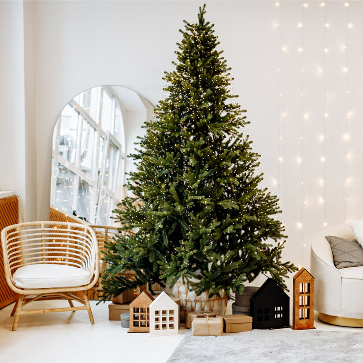 Kerstboom gemaakt van premium PVC besneeuwd sparrenhout met PE takken 220