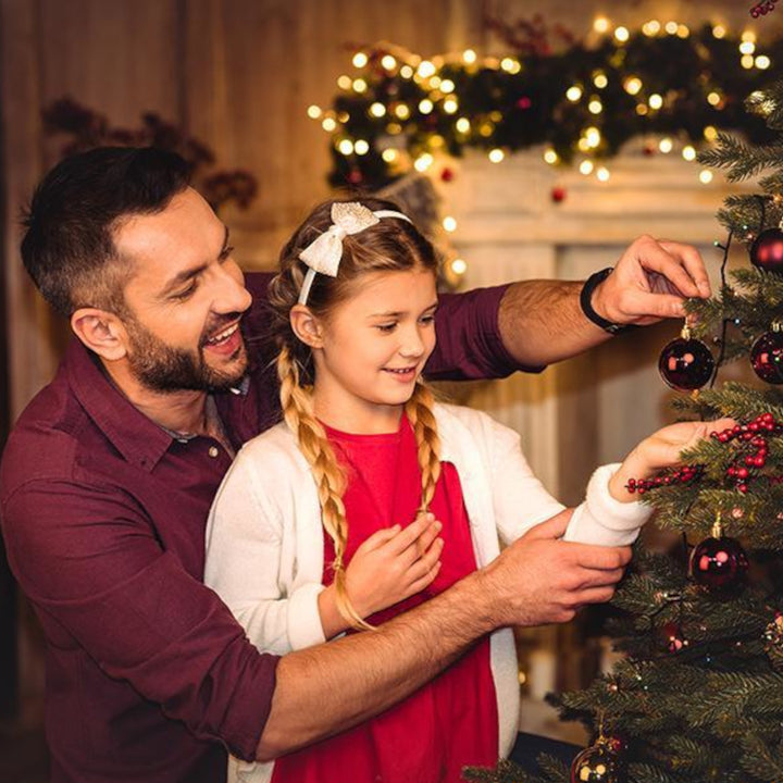 Kerstboom gemaakt van premium PVC besneeuwd sparrenhout met PE takken 220