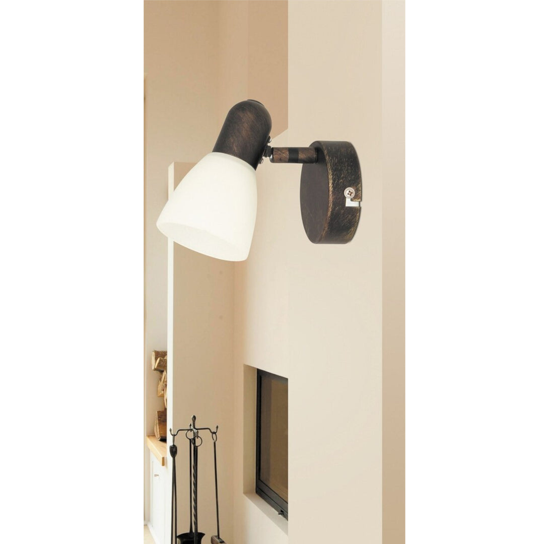 Wandlamp Soma heeft een bruine arm E14 1x40W crèmekleurige spot