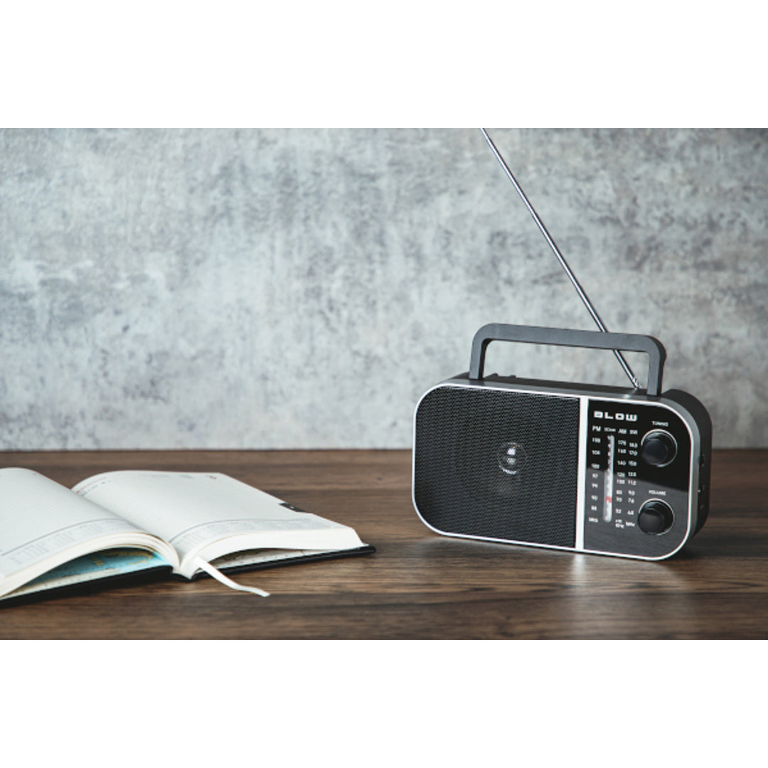 Radio analogique portable AM/FM RA6 alimentée par piles et secteur Blow