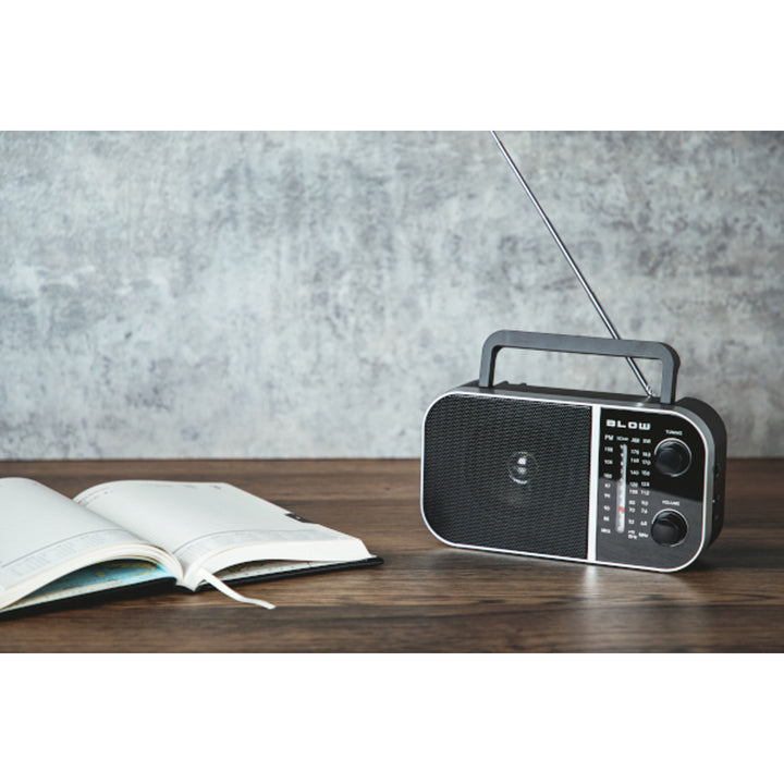 Radio analogique portable AM/FM RA6 alimentée par piles et secteur Blow