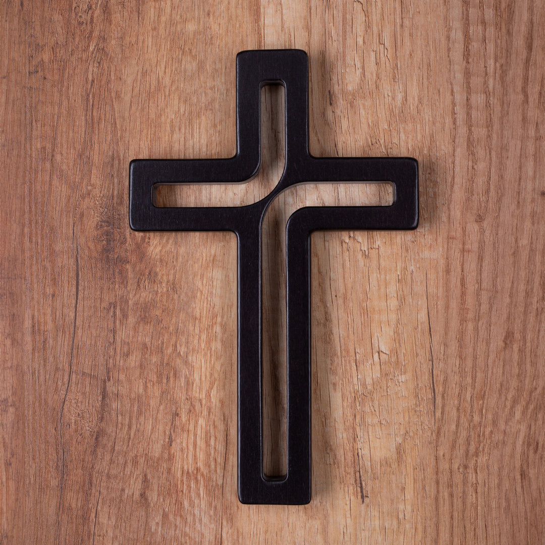 Croix suspendue en bois moderne noir 18x12x1,5 cm