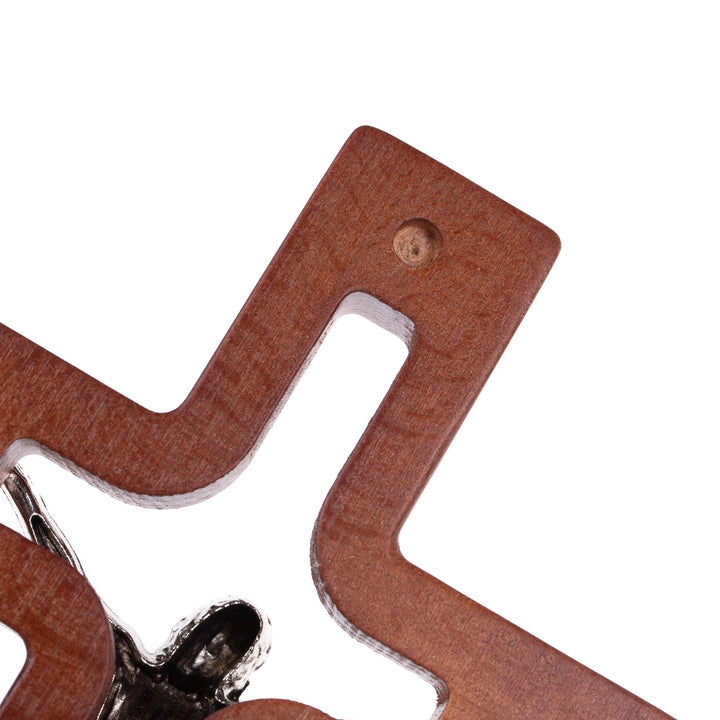 Modern houten hangkruis met bruine pasque 18x12x1,4cm