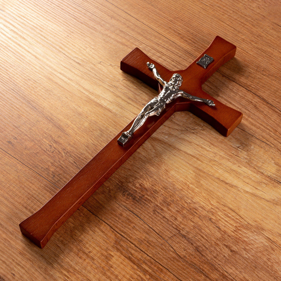 Croix classique suspendue avec une croix rayée marron 22x10x1.6cm