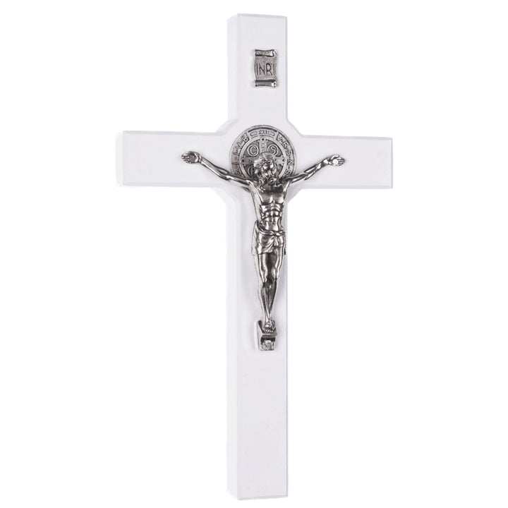 Croix en bois de St Benoît suspendue avec pasque blanc 22x12x1.8cm