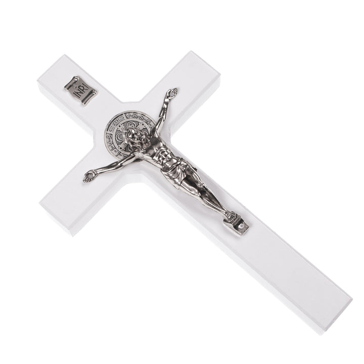 Croix en bois de St Benoît suspendue avec pasque blanc 22x12x1.8cm