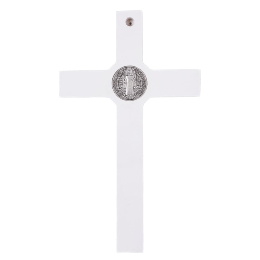 Croix en bois de St Benoît suspendue avec pasque blanc 22x12x1.8cm