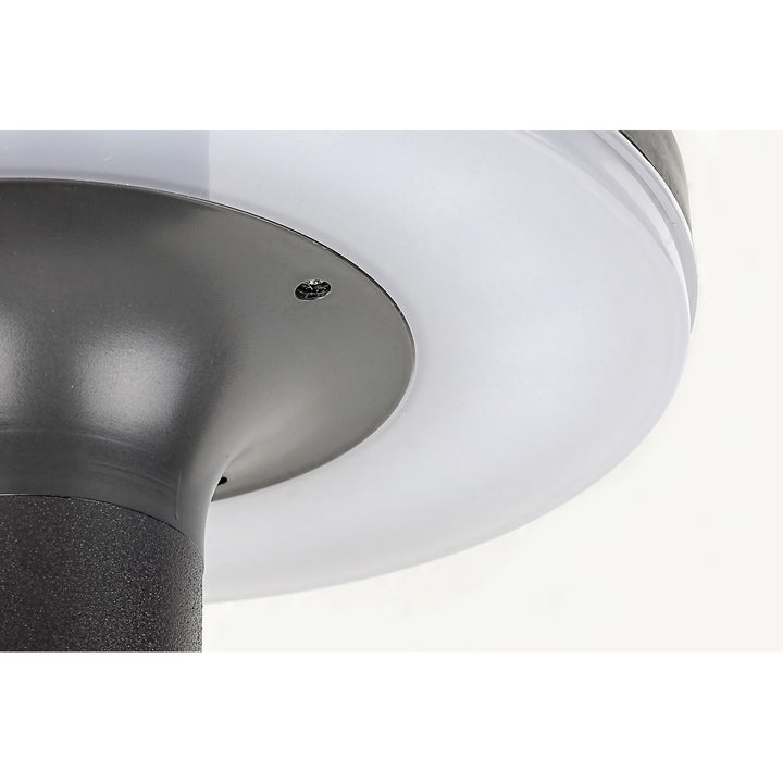 Rabalux Alaska: Buitenwandlamp, IP44, 10W LED, natuurlijk witte verlichting 4000K. Intelligente bewegingssensor (5-8m, 120°), autonomie 10.000 uur. Batterij 3,7 V, 2500 mAh. Afmetingen: Ø210mm, H165mm, montagegat Ø100mm. Bescherming tegen