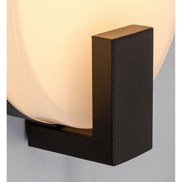 Rabalux buitenwandlamp, rond, IP44, 10W, zwart, Cyprus-model. Perfect voor elegante en functionele buitenverlichting.