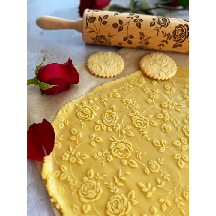 Rouleau à gâteau gravé Goody Woody, 46 cm, bois de hêtre, motif de roses sauvages