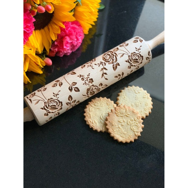 Rouleau à gâteau gravé Goody Woody, 46 cm, bois de hêtre, motif de roses sauvages