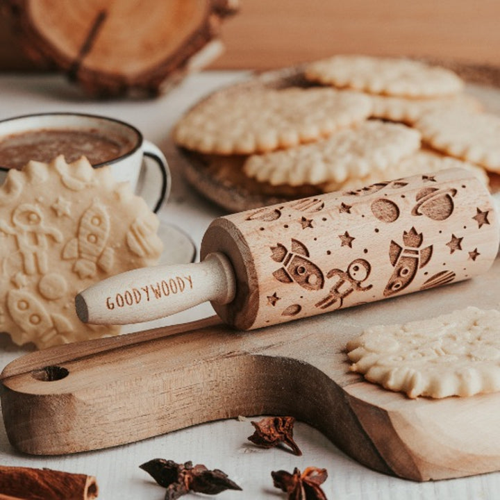 Rouleau à gâteau gravé Goody Woody, 23,5 cm, bois de hêtre, design cosmos