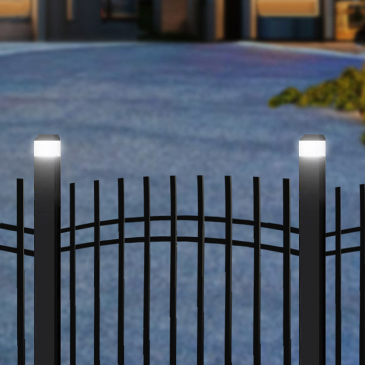 Lampe solaire LED sur poteau GreenBlue, 80 x 80 mm, capot en forme d'enveloppe, 3200 K, GB127 WW