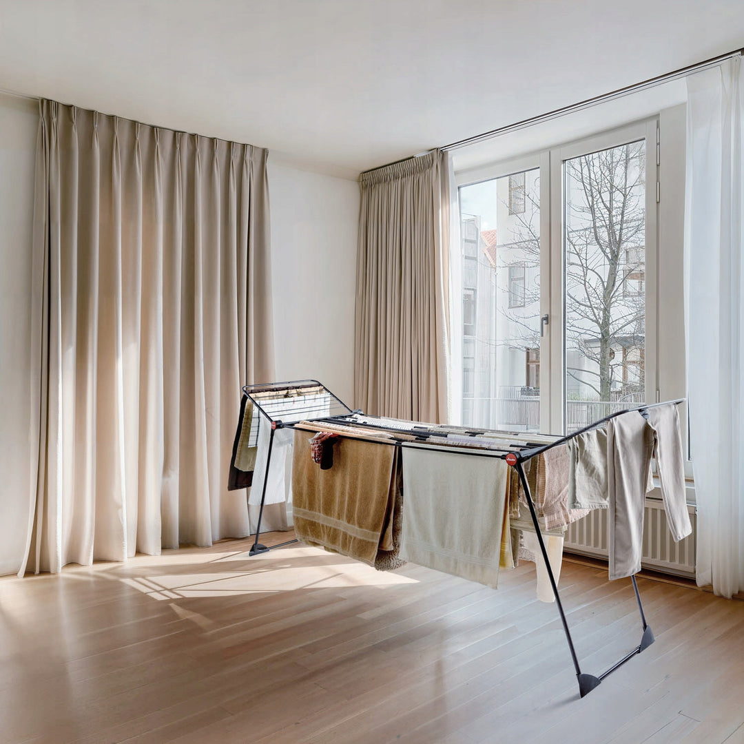 Séchoir à linge Vileda Infinity Flex Ultimate, couleur noire, jusqu'à 30 m² de surface de séchage, extensible, structure surélevée, crochets à linge, roulettes intégrées, 179620