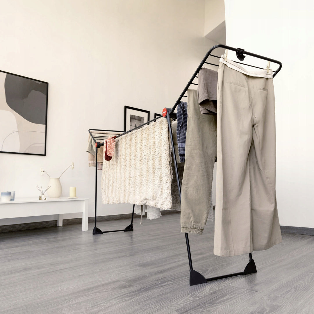 Séchoir à linge Vileda Infinity Flex Ultimate, couleur noire, jusqu'à 30 m² de surface de séchage, extensible, structure surélevée, crochets à linge, roulettes intégrées, 179620