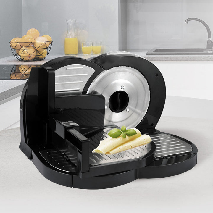 Trancheuse Maestro, puissance 400 W, plage de coupe de 0 à 15 mm, lame en acier inoxydable, trois vitesses de coupe, presse-aliments et plateau inclus, MR-591