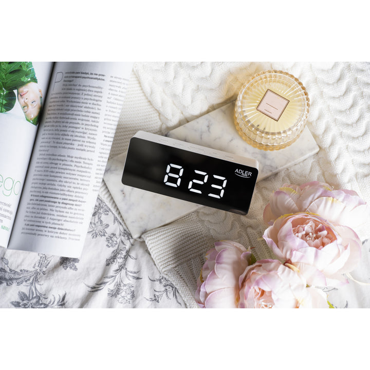 Réveil avec écran LED et thermomètre Adler AD 1189 W + 3 piles alcalines AAA Varta Industrial